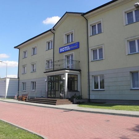 Hotel Julianow Varsó Kültér fotó