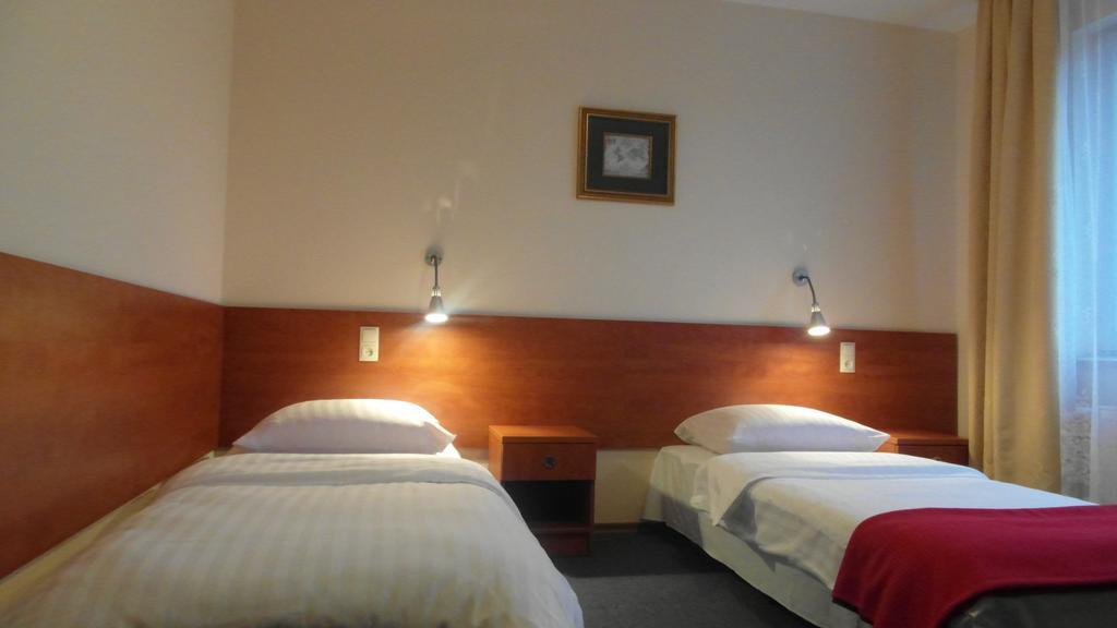 Hotel Julianow Varsó Szoba fotó